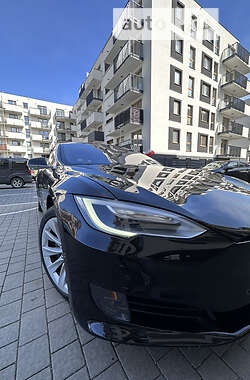 Седан Tesla Model S 2016 в Львове
