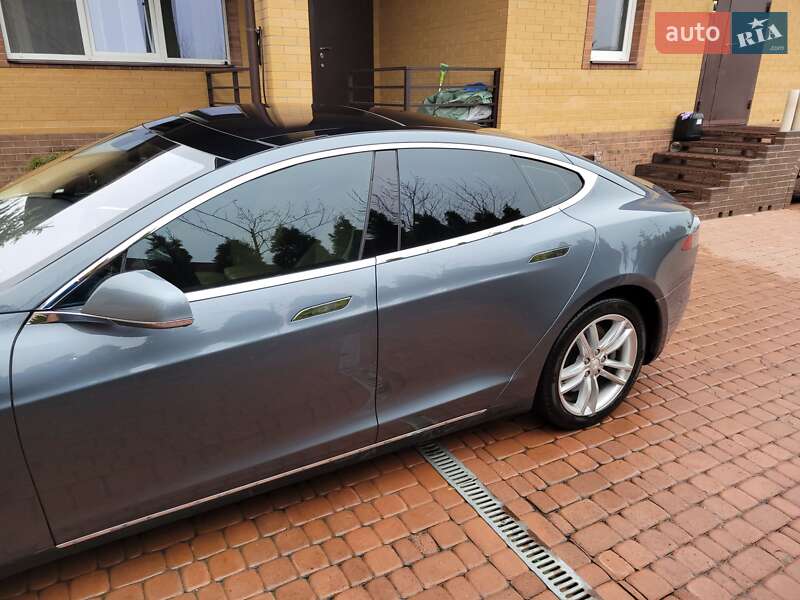 Ліфтбек Tesla Model S 2013 в Харкові