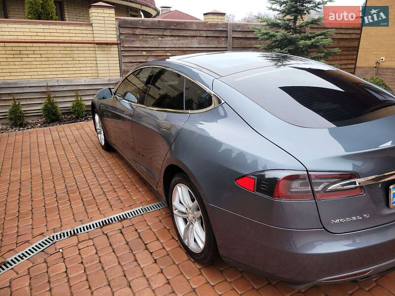 Ліфтбек Tesla Model S 2013 в Харкові