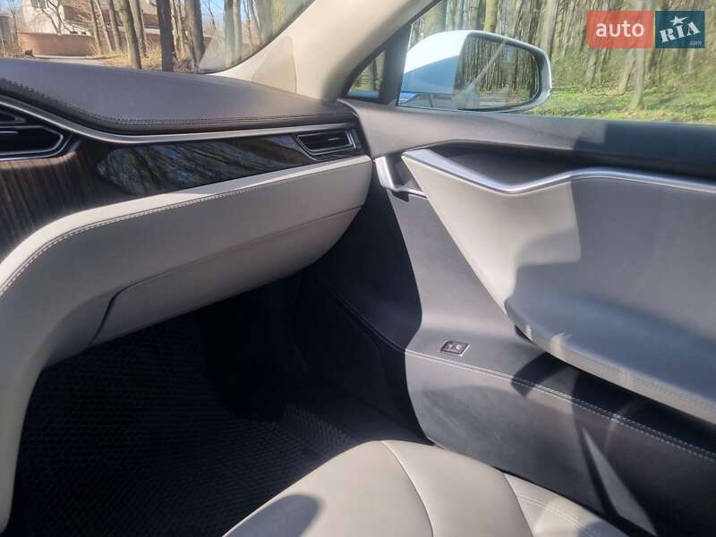 Лифтбек Tesla Model S 2013 в Виннице
