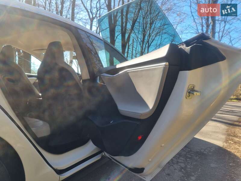 Лифтбек Tesla Model S 2013 в Виннице