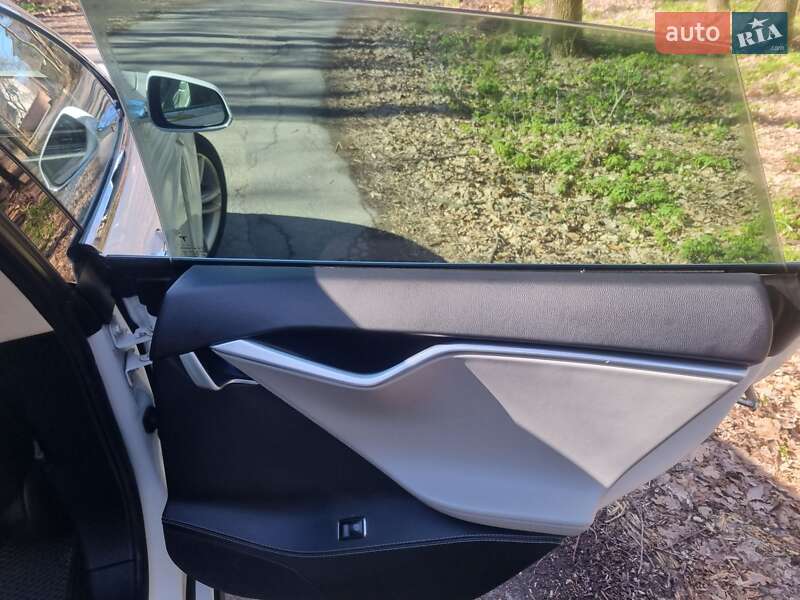 Лифтбек Tesla Model S 2013 в Виннице