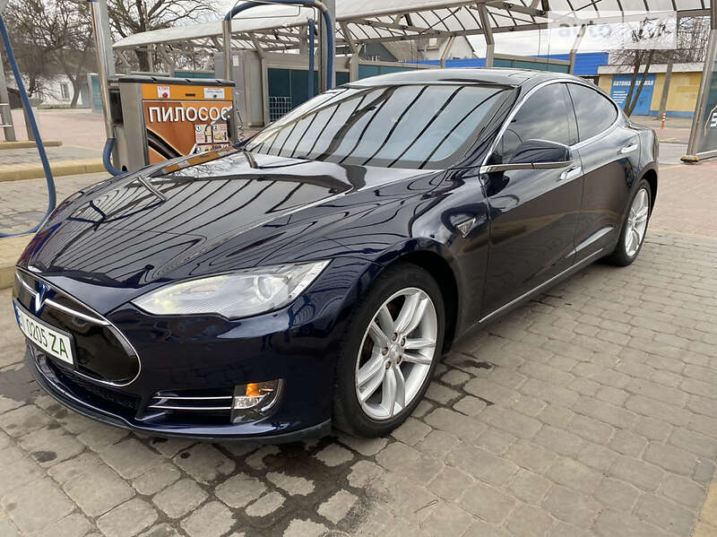 Ліфтбек Tesla Model S 2014 в Полтаві
