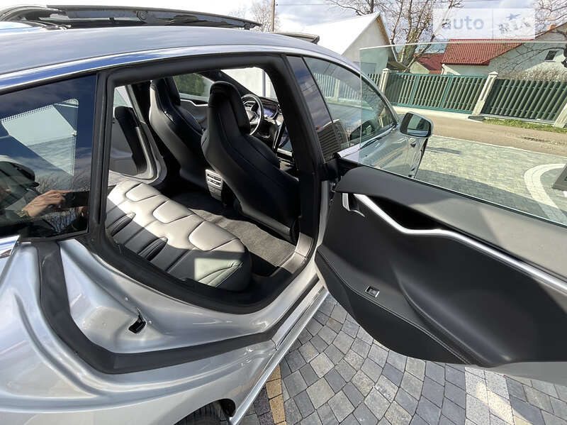 Лифтбек Tesla Model S 2017 в Львове фото 22 Лифтбек Tesla Model S 2017 в Львове