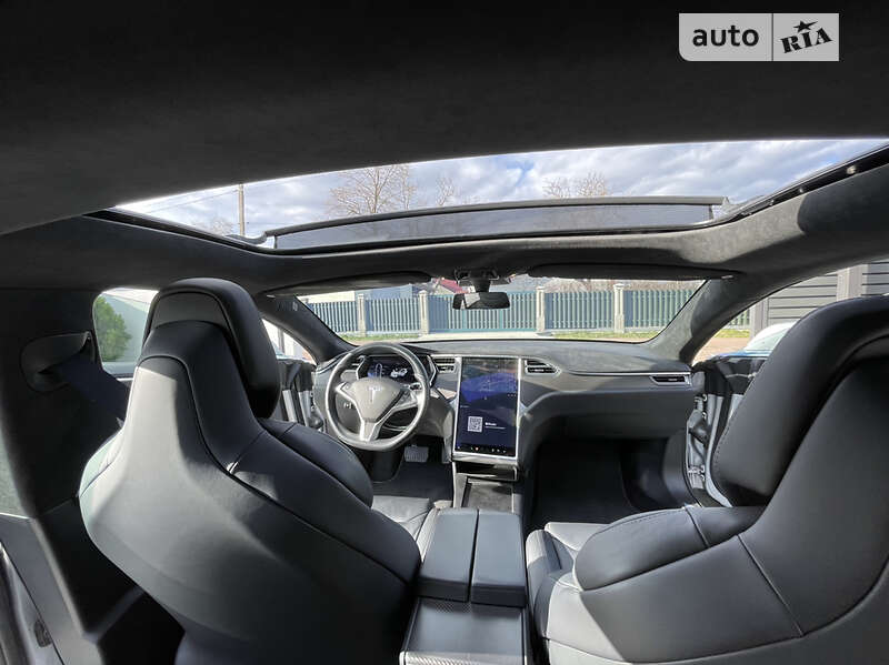 Лифтбек Tesla Model S 2017 в Львове
