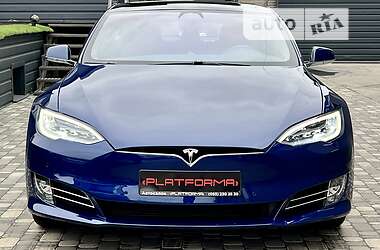 Лифтбек Tesla Model S 2019 в 
