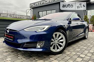 Лифтбек Tesla Model S 2019 в 