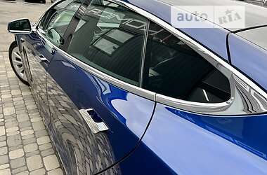 Лифтбек Tesla Model S 2019 в 