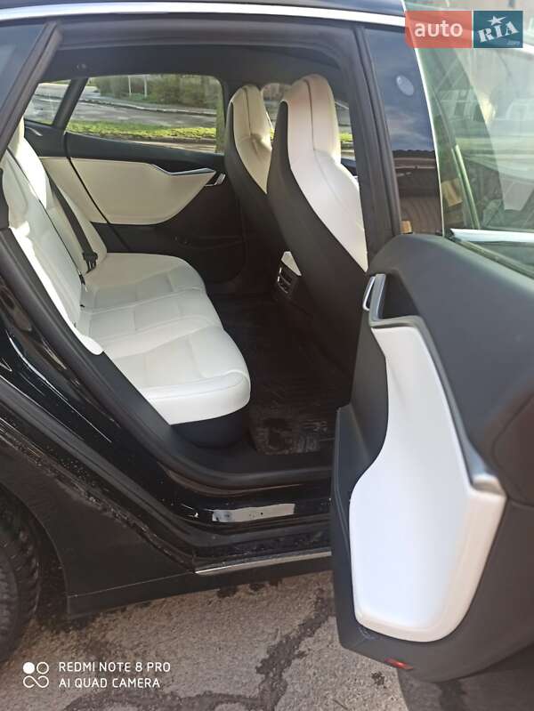 Ліфтбек Tesla Model S 2017 в Умані