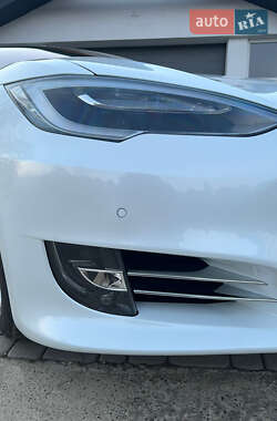 Хетчбек Tesla Model S 2017 в Чернівцях