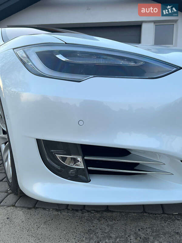 Хетчбек Tesla Model S 2017 в Чернівцях