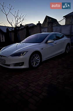 Хетчбек Tesla Model S 2017 в Чернівцях