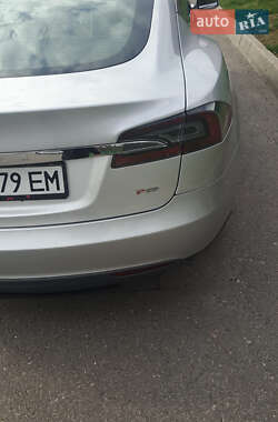 Седан Tesla Model S 2013 в 