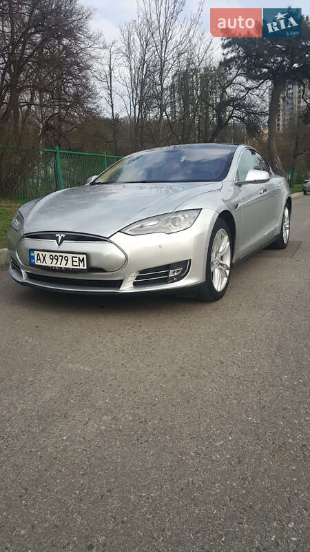 Tesla Model S 2013
