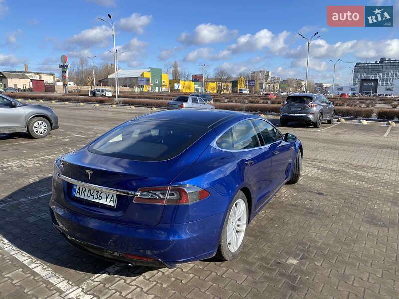 Ліфтбек Tesla Model S 2015 в Житомирі
