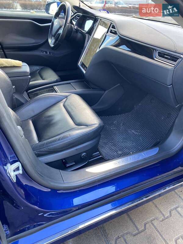 Ліфтбек Tesla Model S 2015 в Житомирі