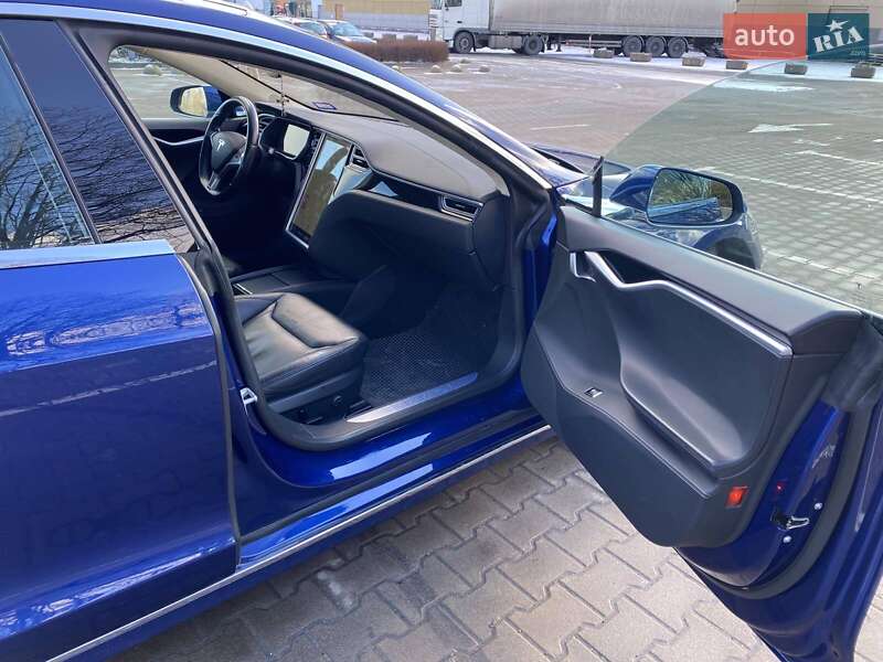 Ліфтбек Tesla Model S 2015 в Житомирі
