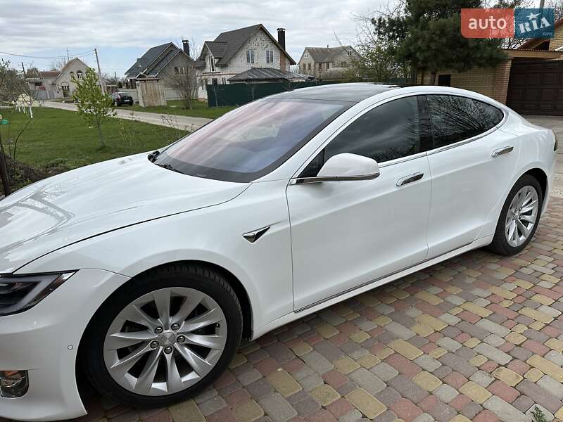 Ліфтбек Tesla Model S 2017 в Сумах