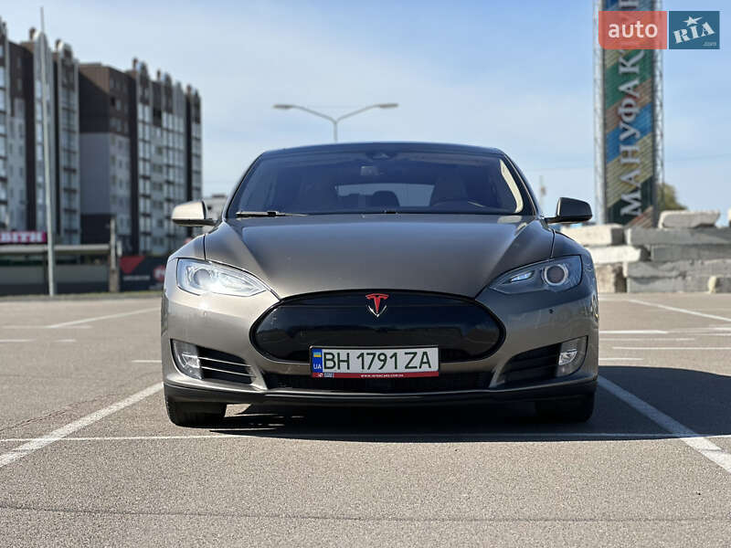 Ліфтбек Tesla Model S 2015 в Києві
