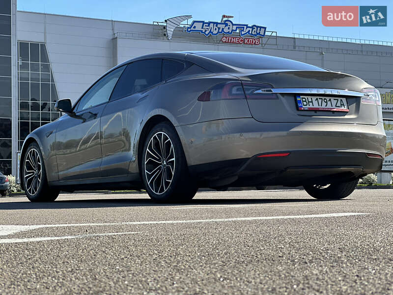 Ліфтбек Tesla Model S 2015 в Києві
