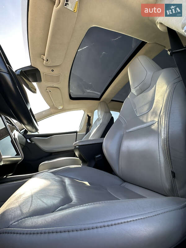 Ліфтбек Tesla Model S 2015 в Києві