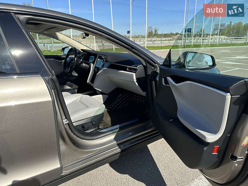 Ліфтбек Tesla Model S 2015 в Києві