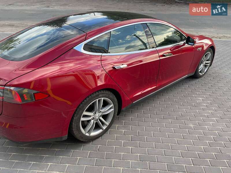 Лифтбек Tesla Model S 2014 в Мукачево
