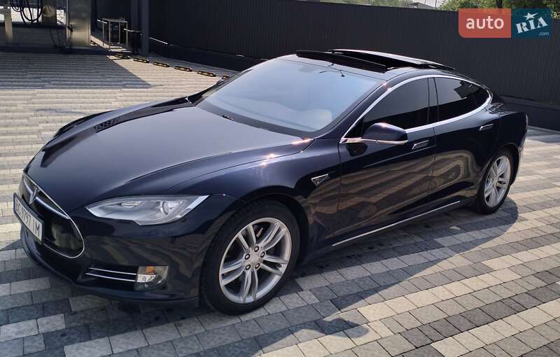 Ліфтбек Tesla Model S 2013 в Львові