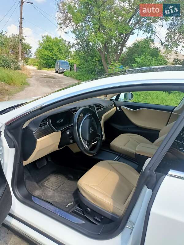 Ліфтбек Tesla Model S 2016 в Запоріжжі