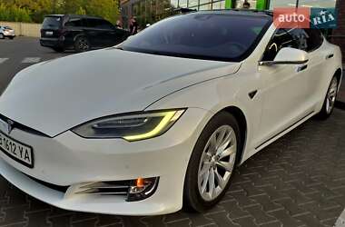 Лифтбек Tesla Model S 2016 в 