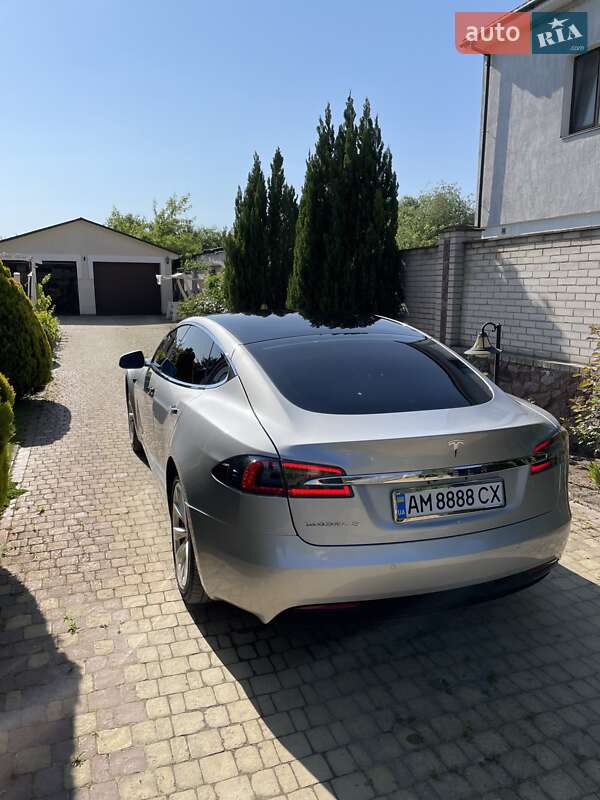 Ліфтбек Tesla Model S 2018 в Житомирі