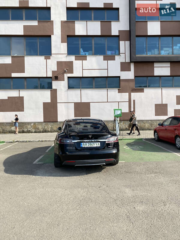 Ліфтбек Tesla Model S 2015 в Миколаєві