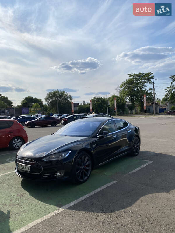 Ліфтбек Tesla Model S 2015 в Миколаєві