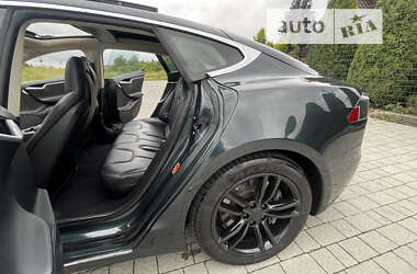 Лифтбек Tesla Model S 2014 в 