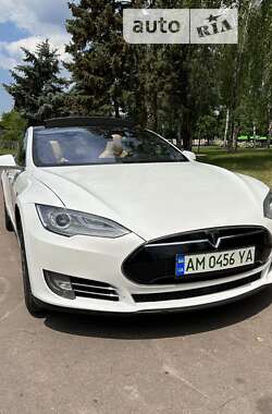 Лифтбек Tesla Model S 2015 в Житомире