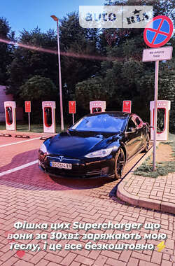 Лифтбек Tesla Model S 2015 в 