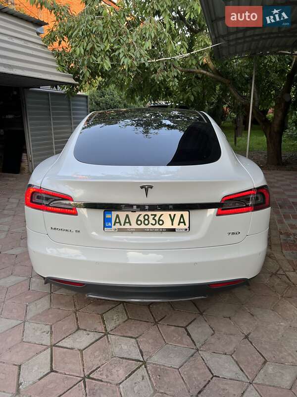 Лифтбек Tesla Model S 2015 в Запорожье