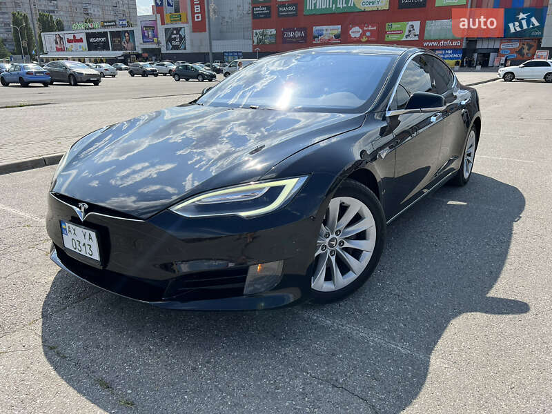 Ліфтбек Tesla Model S 2016 в Києві