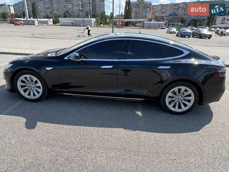Ліфтбек Tesla Model S 2016 в Києві