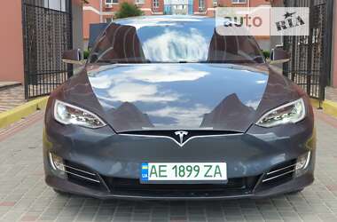 Ліфтбек Tesla Model S 2018 в Дніпрі