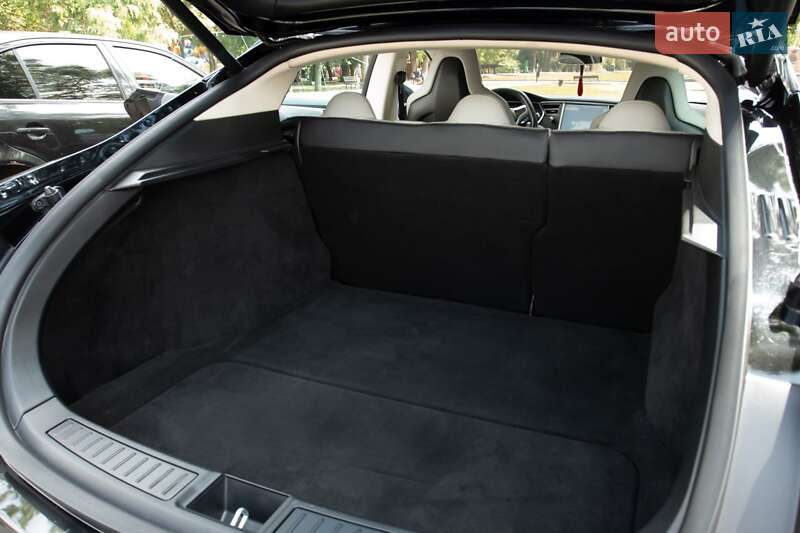 Ліфтбек Tesla Model S 2013 в Одесі