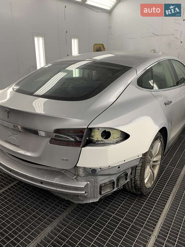 Лифтбек Tesla Model S 2015 в Запорожье