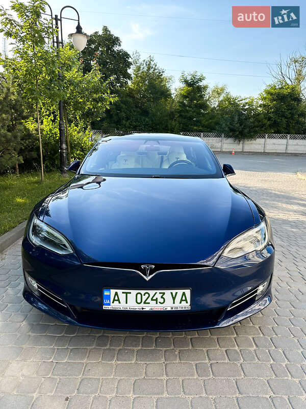 Ліфтбек Tesla Model S 2017 в Івано-Франківську
