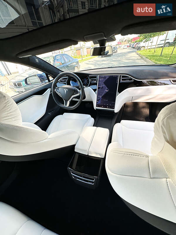 Ліфтбек Tesla Model S 2017 в Івано-Франківську