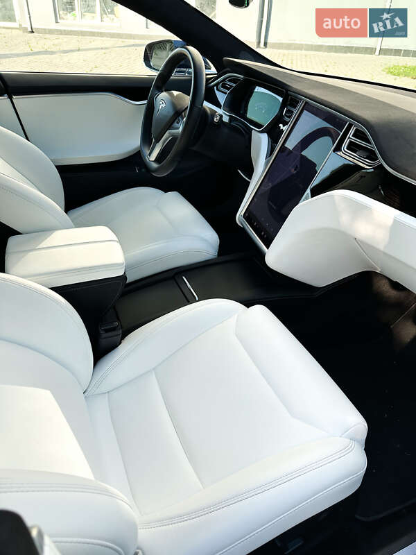 Ліфтбек Tesla Model S 2017 в Івано-Франківську