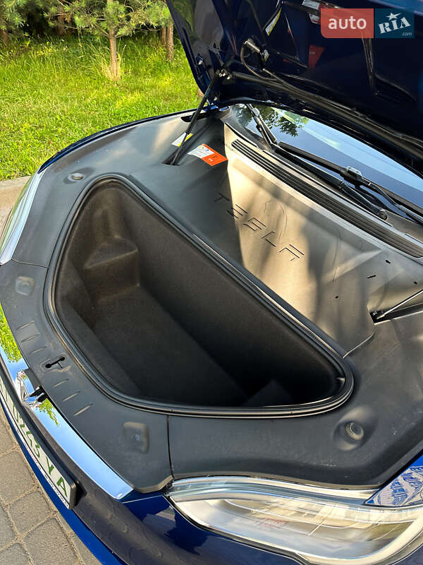 Ліфтбек Tesla Model S 2017 в Івано-Франківську