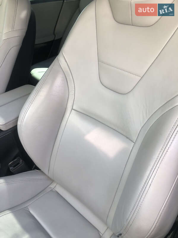 Ліфтбек Tesla Model S 2015 в Одесі