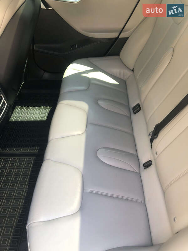 Ліфтбек Tesla Model S 2015 в Одесі
