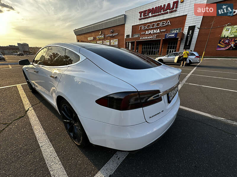 Лифтбек Tesla Model S 2013 в Киеве
