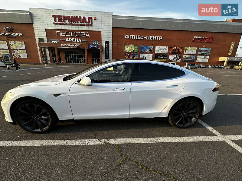 Лифтбек Tesla Model S 2013 в Киеве